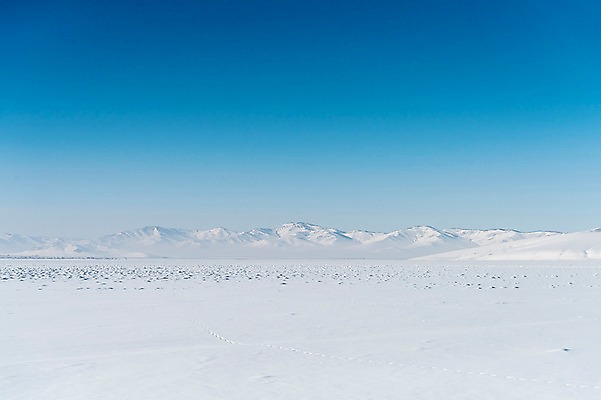 포토 JPG 주간 해외풍경 설경 겨울 자연 하늘 산 사람없음 야외 파란색 설원 눈 몽골 겨울풍경 국내포토 자연요소 해외 계절 아시아 컬러 날씨 눈_날씨 풍경 생태계 파일형식