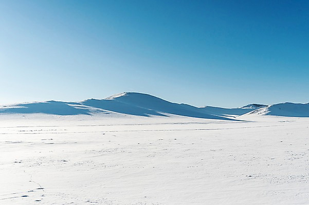 포토 JPG 주간 해외풍경 설경 겨울 자연 하늘 산 사람없음 야외 파란색 설원 눈 몽골 겨울풍경 국내포토 자연요소 해외 계절 아시아 컬러 날씨 눈_날씨 풍경 생태계 파일형식