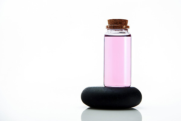 포토 JPG 스튜디오촬영 유리병 실내 사람없음 한개 보라색 스파 오일 편안함 오브젝트 흰배경 아로마 아로마테라피 테라피 라벤더 스톤 라벤더오일 국내포토 1 꽃 음식 컬러 백그라운드 병_용기 내부 뷰티 화장품 흰색 감각 오일_화장품 허브 파일형식