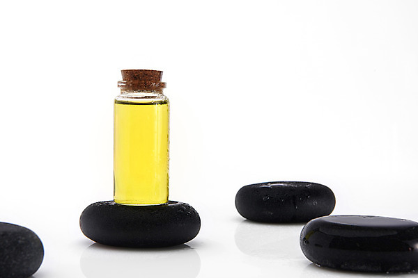 포토 JPG 스튜디오촬영 실내 사람없음 노란색 스파 여러개 오일 편안함 오브젝트 흰배경 아로마 아로마테라피 테라피 스톤 아로마오일 국내포토 음식 컬러 다수 백그라운드 내부 뷰티 화장품 흰색 감각 오일_화장품 파일형식