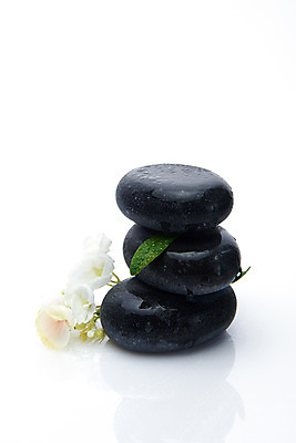 포토 JPG 스튜디오촬영 꽃 잎 실내 사람없음 쌓기 스파 세개 편안함 오브젝트 흰배경 아로마 아로마테라피 테라피 스톤 국내포토 식물 백그라운드 모션 3 내부 뷰티 흰색 감각 파일형식