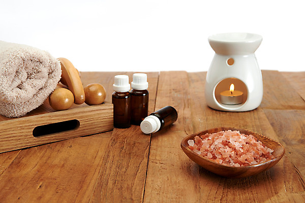 포토 JPG 스튜디오촬영 실내 사람없음 수건 바구니 스파 오일 편안함 오브젝트 흰배경 나무바닥 아로마 아로마테라피 테라피 마사지기 아로마오일 타트버너 국내포토 음식 백그라운드 바닥 내부 위생용품 뷰티 화장품 흰색 감각 오일_화장품 파일형식