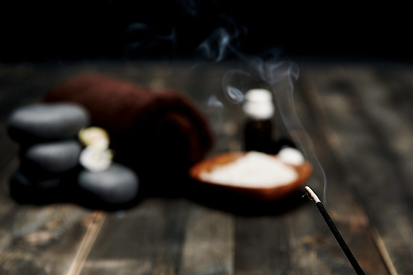 포토 JPG 스튜디오촬영 꽃 실내 사람없음 아웃포커스 수건 스파 편안함 오브젝트 아로마 향 아로마테라피 테라피 스톤 오일병 입욕소금 나무배경 국내포토 식물 백그라운드 촬영기법 내부 위생용품 뷰티 미용용품 감각 소금 파일형식