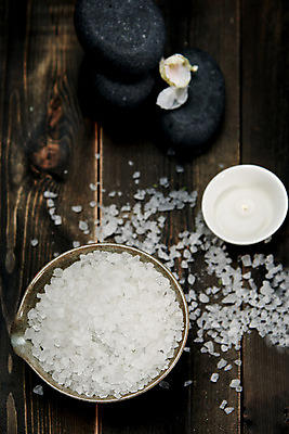 포토 JPG 스튜디오촬영 꽃 실내 사람없음 스파 편안함 오브젝트 아로마 향초 아로마테라피 테라피 스톤 입욕소금 나무배경 국내포토 식물 백그라운드 초 내부 뷰티 미용용품 감각 소금 파일형식