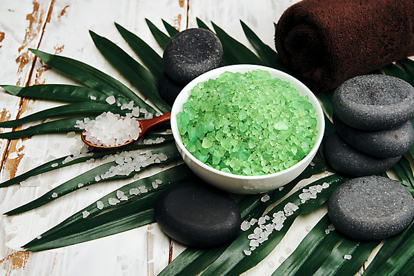 포토 JPG 스튜디오촬영 실내 사람없음 수건 쌓기 스파 여러개 편안함 오브젝트 아로마 아로마테라피 테라피 야자수잎 나무숟가락 스톤 입욕소금 나무배경 국내포토 다수 백그라운드 잎 모션 내부 위생용품 뷰티 숟가락 미용용품 감각 소금 파일형식