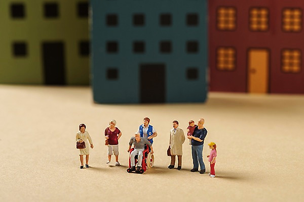 포토 JPG 스튜디오촬영 응시 실내 빌딩 여러명 사람없음 건물 모형 미니어처 장애인 휠체어 비장애인 국내포토 건축물 시선 다수 사람 내부 장애 파일형식