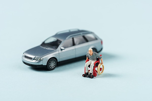 포토 JPG 스튜디오촬영 자동차 실내 사람없음 모형 미니어처 장애인 휠체어 파란배경 국내포토 육상교통 백그라운드 내부 파란색 장애 파일형식