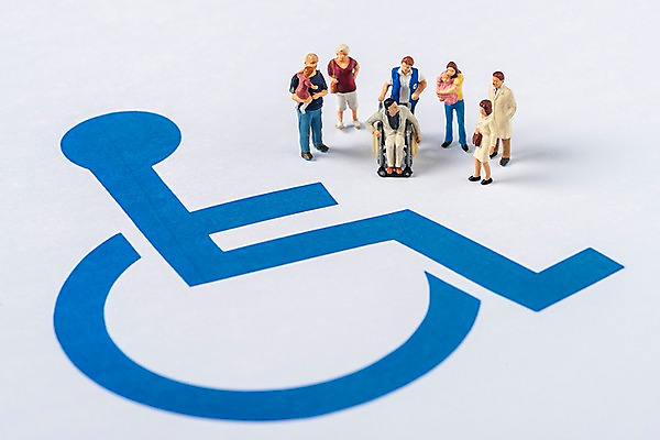 포토 JPG 스튜디오촬영 응시 실내 여러명 사람없음 미니어처 장애인 심볼 휠체어 비장애인 국내포토 시선 다수 사람 내부 모형 장애 파일형식