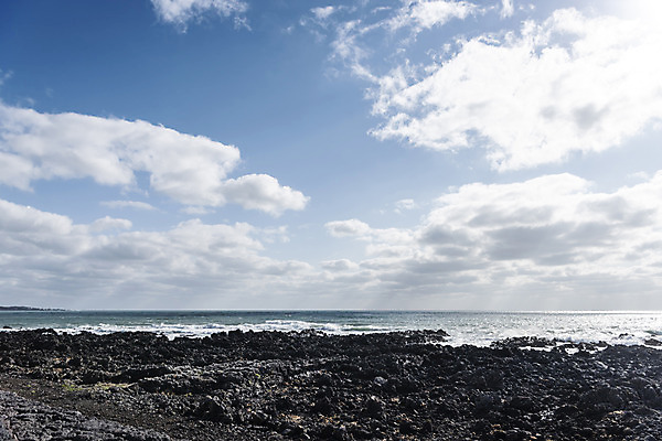 포토 JPG 주간 구름 바다 자연 하늘 풍경 사람없음 야외 관광지 제주도 봄 봄여행 국내포토 자연요소 계절 여행 한국 생태계 파일형식