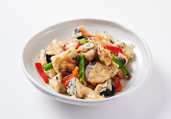 포토 JPG 스튜디오촬영 음식 가지 실내 누끼 근접촬영 사람없음 중식 튀김 안주 흰배경 기호식품 국내포토 뷰포인트 백그라운드 채소 내부 흰색 파일형식