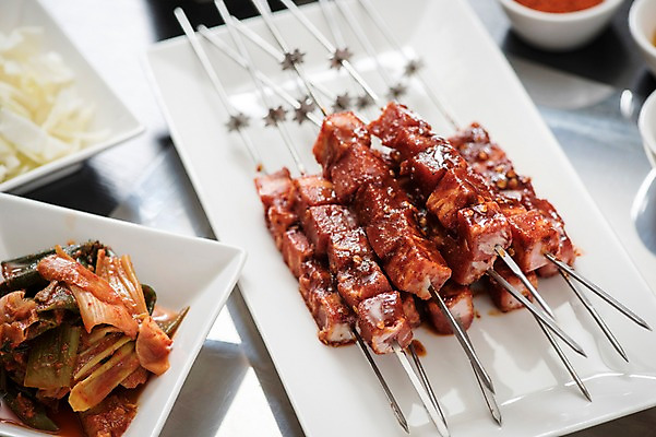포토 JPG 음식 반찬 근접촬영 사람없음 중식 식당 안주 기호식품 꼬치구이 양갈비 국내포토 뷰포인트 상점 꼬치 구이 파일형식