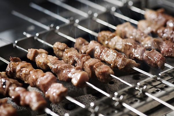 포토 JPG 음식 근접촬영 사람없음 중식 식당 꼬치 연기 안주 기호식품 꼬치구이 숯불구이 양갈비 국내포토 뷰포인트 상점 구이 파일형식
