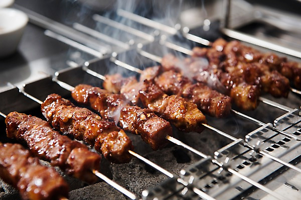 포토 JPG 근접촬영 사람없음 중식 식당 연기 구이 안주 기호식품 꼬치구이 숯불구이 양갈비 국내포토 음식 뷰포인트 상점 꼬치 파일형식