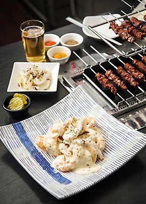 포토 JPG 음식 반찬 새우 맥주 사람없음 중식 식당 상차림 안주 피클 기호식품 새우요리 양고기 소스통 양갈비 양고기요리 양꼬치 국내포토 주류 통 육류 갑각류 상점 소스_음식 절임 파일형식