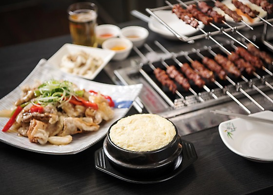 포토 JPG 음식 반찬 맥주 사람없음 중식 식당 상차림 안주 기호식품 양고기 계란국 양갈비 양고기요리 양꼬치 국내포토 주류 육류 상점 국 파일형식