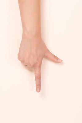 포토 JPG 스튜디오촬영 커뮤니케이션 한손 실내 누끼 손짓 한글 신체부위 복지 자음 소통 기역 의사소통 지문자 청각장애인 분홍색배경 국내포토 문자 손 분홍색 백그라운드 컨셉 모션 사람 내부 장애인 사회이슈 수화 파일형식