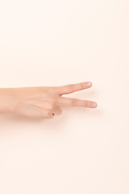 포토 JPG 스튜디오촬영 커뮤니케이션 한손 실내 누끼 손짓 한글 신체부위 복지 자음 소통 디귿 의사소통 지문자 청각장애인 분홍색배경 국내포토 문자 손 분홍색 백그라운드 컨셉 모션 사람 내부 장애인 사회이슈 수화 파일형식