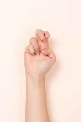 포토 JPG 스튜디오촬영 커뮤니케이션 한손 실내 누끼 손짓 한글 신체부위 복지 자음 소통 의사소통 지문자 청각장애인 분홍색배경 미음_한글 국내포토 문자 손 분홍색 백그라운드 컨셉 모션 사람 내부 장애인 사회이슈 수화 파일형식