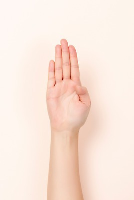 포토 JPG 스튜디오촬영 커뮤니케이션 한손 실내 누끼 손짓 한글 신체부위 복지 자음 소통 비읍 의사소통 지문자 청각장애인 분홍색배경 국내포토 문자 손 분홍색 백그라운드 컨셉 모션 사람 내부 장애인 사회이슈 수화 파일형식