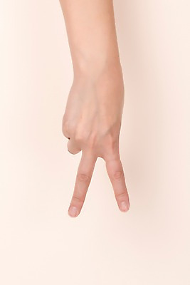 포토 JPG 스튜디오촬영 커뮤니케이션 한손 실내 누끼 손짓 한글 신체부위 복지 자음 소통 시옷 의사소통 지문자 청각장애인 분홍색배경 국내포토 문자 손 분홍색 백그라운드 컨셉 모션 사람 내부 장애인 사회이슈 수화 파일형식