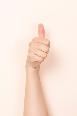 포토 JPG 스튜디오촬영 커뮤니케이션 한손 실내 누끼 손짓 한글 신체부위 복지 자음 소통 의사소통 히읗 지문자 청각장애인 분홍색배경 국내포토 문자 손 분홍색 백그라운드 컨셉 모션 사람 내부 장애인 사회이슈 수화 파일형식