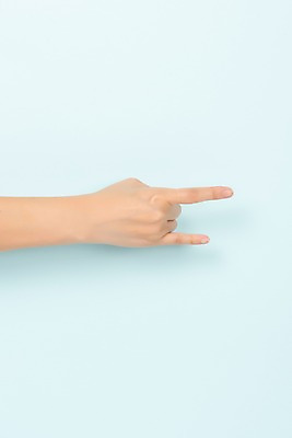 포토 JPG 스튜디오촬영 커뮤니케이션 한손 실내 누끼 손짓 한글 신체부위 복지 파란배경 모음 소통 의사소통 지문자 청각장애인 ㅢ 국내포토 문자 손 백그라운드 컨셉 모션 사람 내부 파란색 장애인 사회이슈 수화 파일형식 복모음