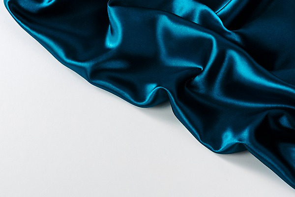 포토 JPG 스튜디오촬영 백그라운드 재료 실내 근접촬영 사람없음 주름 실크 오브젝트 흰배경 질감 청록색 카피스페이스 국내포토 뷰포인트 컬러 내부 공백 흰색 직물 파일형식