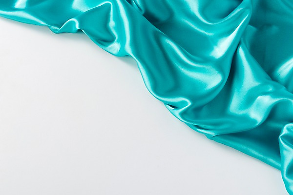 포토 JPG 스튜디오촬영 하늘색 백그라운드 재료 실내 근접촬영 사람없음 주름 실크 오브젝트 흰배경 질감 카피스페이스 국내포토 뷰포인트 내부 파란색 공백 흰색 직물 파일형식