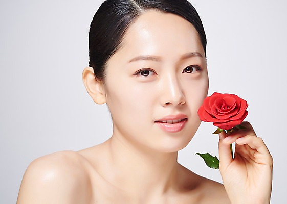 포토 JPG 스튜디오촬영 응시 여자 꽃 한송이 회색배경 실내 한명 미소 들기 사람 근접촬영 상반신 20대 성인 앞모습 빨간색 뷰티 한국인 의료성형뷰티 성인여자한명만 국내포토 식물 1 시선 뷰포인트 컬러 백그라운드 모션 표정 동양인 청년 내부 회색 송이 여자한명만 성인여자만 파일형식