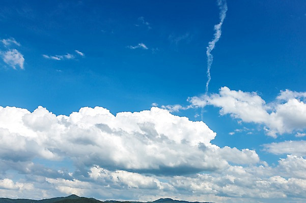 포토 JPG 주간 구름 자연 하늘 풍경 사람없음 야외 여름 파란색 맑음 여름풍경 뭉게구름 국내포토 자연요소 계절 컬러 날씨 생태계 파일형식 구름_자연 여름_계절
