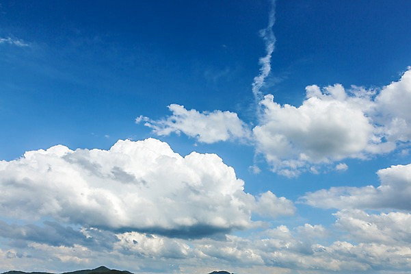 포토 JPG 주간 구름 자연 하늘 풍경 사람없음 야외 여름 파란색 맑음 여름풍경 뭉게구름 국내포토 자연요소 계절 컬러 날씨 생태계 파일형식 구름_자연 여름_계절
