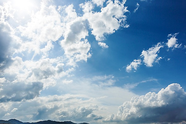 포토 JPG 주간 구름 자연 하늘 풍경 사람없음 야외 여름 파란색 맑음 여름풍경 뭉게구름 국내포토 자연요소 계절 컬러 날씨 생태계 파일형식 구름_자연 여름_계절