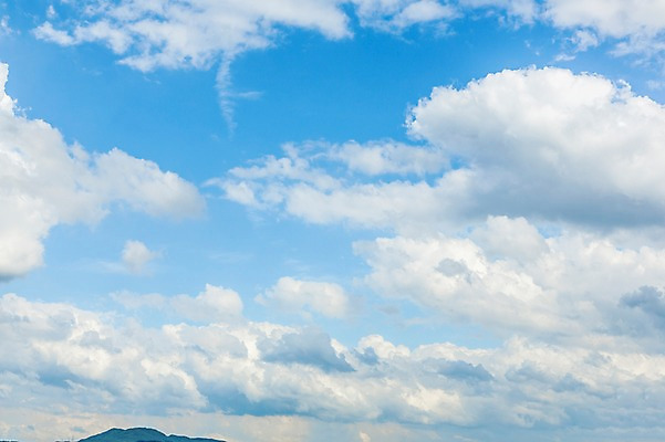 포토 JPG 주간 구름 자연 하늘 풍경 사람없음 야외 여름 파란색 맑음 여름풍경 뭉게구름 국내포토 자연요소 계절 컬러 날씨 생태계 파일형식 구름_자연 여름_계절