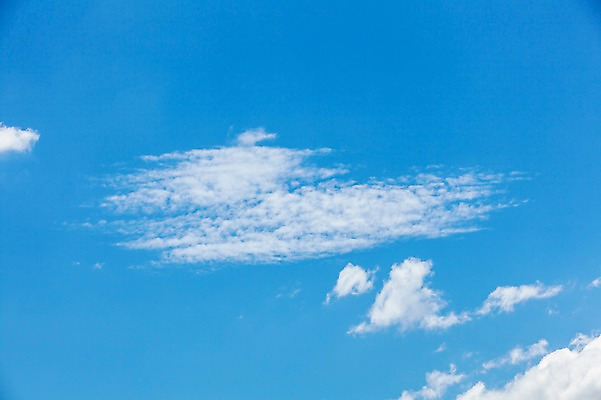 포토 JPG 주간 구름 자연 하늘 풍경 사람없음 야외 여름 파란색 맑음 여름풍경 국내포토 자연요소 계절 컬러 날씨 생태계 파일형식 여름_계절