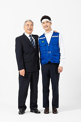 포토 JPG 스튜디오촬영 전신 응시 노년 남자 회사 어깨동무 협력 직장 실내 작업복 서기 미소 사람 정장 20대 성인 두명 앞모습 한국인 직장인 60대 사장 직원 흰배경 노사관계 노사협력 남자만 국내포토 직업 시선 옷 뷰포인트 포즈 백그라운드 비즈니스 모션 표정 동양인 청년 내부 흰색 노사화합 파일형식