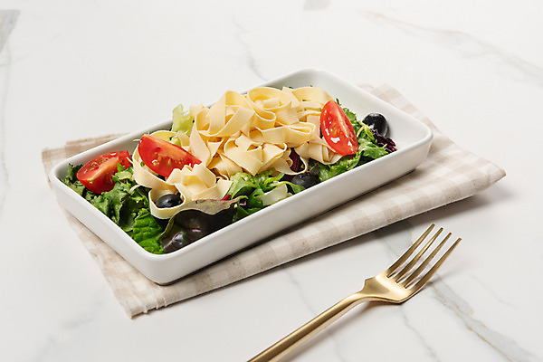 포토 JPG 스튜디오촬영 그릇 접시 음식 포크 다이어트 토마토 채소 과일 식재료 실내 건강 사람없음 식사 샐러드 식탁보 면 유기농 올리브 채식주의자 베지푸드 비건 비건음식 국내포토 식기 웰빙 열매 내부 채식 파일형식