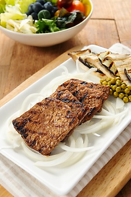 포토 JPG 스튜디오촬영 접시 음식 포크 다이어트 채소 과일 식재료 양파 콩 실내 건강 사람없음 식사 버섯 샐러드 식탁보 유기농 나무도마 채식주의자 베지푸드 콩고기 비건 나무배경 비건음식 국내포토 식기 웰빙 백그라운드 곡류 도마 내부 목재 채식 파일형식