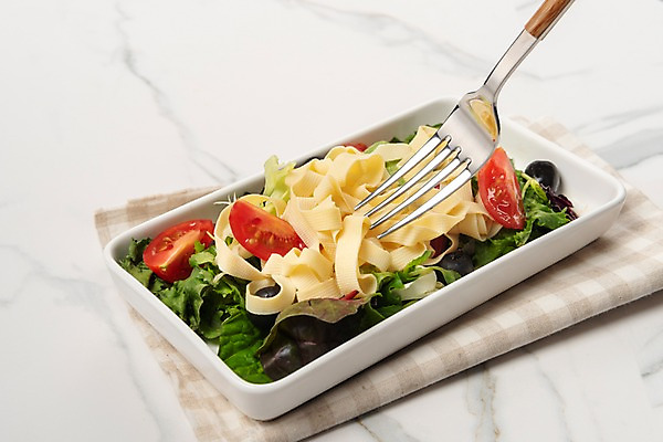 포토 JPG 스튜디오촬영 그릇 접시 음식 포크 다이어트 채소 식재료 방울토마토 실내 건강 근접촬영 사람없음 식사 식탁보 유기농 두부 채식주의자 베지푸드 비건 비건음식 국내포토 식기 웰빙 뷰포인트 토마토 내부 채식 파일형식