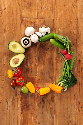 포토 JPG 스튜디오촬영 다이어트 채소 과일 식재료 방울토마토 피망 오이 프레임 실내 건강 사람없음 하이앵글 버섯 무 유기농 아보카도 다채 채식주의자 플랫레이 베지푸드 비건 나무배경 비건음식 국내포토 웰빙 음식 뷰포인트 백그라운드 토마토 뿌리채소 내부 플랫 채식 파일형식