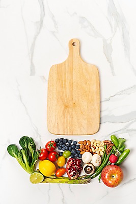 포토 JPG 스튜디오촬영 다이어트 채소 과일 식재료 방울토마토 실내 사람없음 하이앵글 견과류 사과 유기농 블루베리 아스파라거스 청경채 라임 나무도마 다채 채식주의자 적환무 플랫레이 베지푸드 비건 비건음식 국내포토 웰빙 음식 뷰포인트 토마토 도마 건강 내부 목재 플랫 무 채식 파일형식