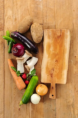 포토 JPG 스튜디오촬영 다이어트 채소 과일 식재료 가지 양파 오이 감자 도마 실내 건강 사람없음 하이앵글 버섯 당근 유기농 애호박 나무도마 새송이버섯 적양파 채식주의자 적환무 플랫레이 베지푸드 비건 나무배경 비건음식 국내포토 웰빙 음식 뷰포인트 백그라운드 호박 주방용품 뿌리채소 내부 목재 플랫 무 채식 파일형식