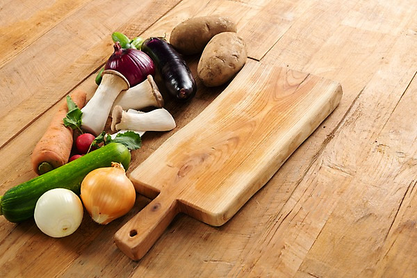 포토 JPG 스튜디오촬영 다이어트 채소 과일 식재료 가지 양파 오이 감자 도마 실내 건강 사람없음 버섯 당근 유기농 나무도마 새송이버섯 적양파 채식주의자 적환무 베지푸드 비건 나무배경 비건음식 국내포토 웰빙 음식 백그라운드 주방용품 뿌리채소 내부 목재 무 채식 파일형식