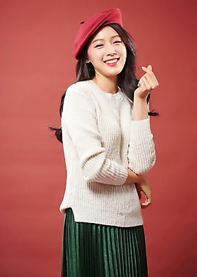 포토 JPG 스튜디오촬영 응시 여자 실내 한명 미소 사람 상반신 20대 성인 옆모습 한국인 여대생 손하트 베래모 빨간배경 의료성형뷰티 성인여자한명만 국내포토 1 시선 대학생 뷰포인트 백그라운드 표정 동양인 손짓 청년 내부 빨간색 여자한명만 성인여자만 파일형식