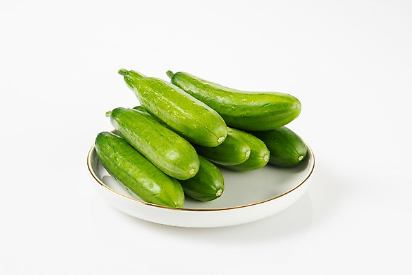 포토 JPG 스튜디오촬영 그릇 다이어트 식재료 오이 실내 누끼 사람없음 초록색 여러개 신선 오브젝트 흰배경 유기농 채식 건강식 국내포토 식기 웰빙 음식 컬러 다수 백그라운드 채소 건강 내부 흰색 파일형식