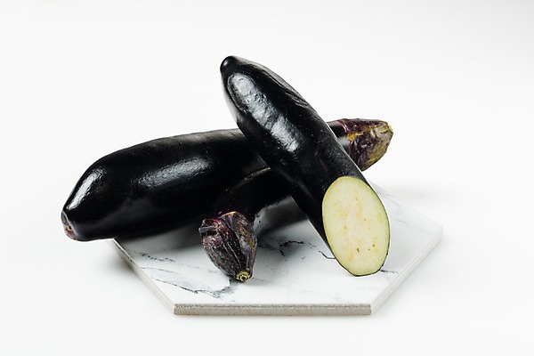 포토 JPG 스튜디오촬영 그릇 다이어트 식재료 가지 실내 누끼 사람없음 검은색 신선 세개 오브젝트 흰배경 유기농 채식 건강식 국내포토 식기 웰빙 음식 컬러 백그라운드 채소 건강 3 내부 흰색 파일형식