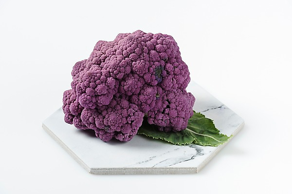 포토 JPG 스튜디오촬영 그릇 다이어트 식재료 실내 누끼 사람없음 한개 보라색 신선 오브젝트 흰배경 유기농 채식 건강식 컬리플라워 국내포토 1 식기 웰빙 음식 컬러 백그라운드 건강 내부 흰색 브로콜리 파일형식