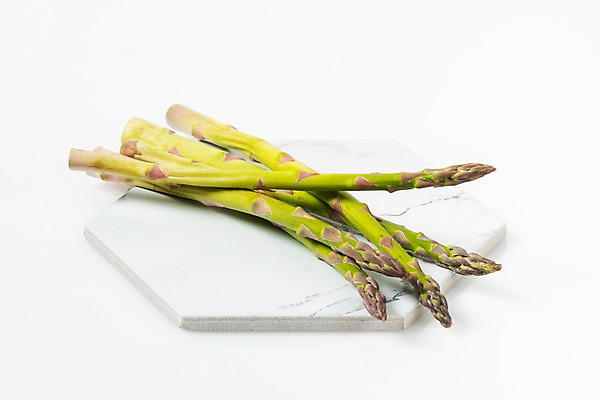 포토 JPG 스튜디오촬영 그릇 다이어트 식재료 실내 누끼 사람없음 연두색 여러개 신선 오브젝트 흰배경 유기농 채식 아스파라거스 건강식 국내포토 식기 웰빙 음식 다수 백그라운드 채소 건강 내부 초록색 흰색 파일형식