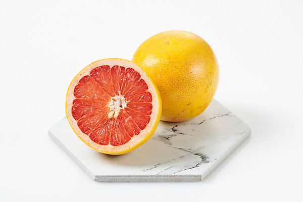 포토 JPG 스튜디오촬영 그릇 다이어트 식재료 실내 누끼 사람없음 노란색 두개 신선 자몽 오브젝트 흰배경 유기농 채식 슬라이스 건강식 국내포토 식기 웰빙 음식 컬러 백그라운드 2 과일 건강 내부 흰색 파일형식