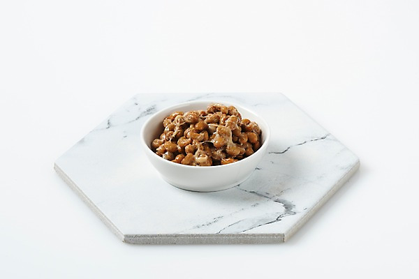 포토 JPG 스튜디오촬영 그릇 다이어트 식재료 콩 실내 누끼 사람없음 갈색 신선 오브젝트 흰배경 유기농 채식 건강식 낫토 일본음식 국내포토 식기 웰빙 음식 컬러 백그라운드 곡류 건강 내부 흰색 파일형식