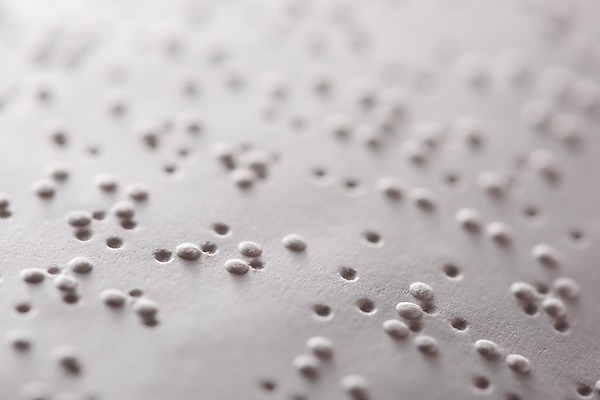 포토 JPG 스튜디오촬영 문자 커뮤니케이션 실내 근접촬영 사람없음 점 복지 시각장애인 의사소통 점자 점자책 국내포토 뷰포인트 내부 책 장애인 사회이슈 파일형식